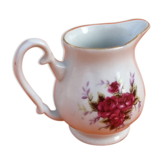 Pichet / Pot à lait  Porcelaine blanche à décor floral (roses) Hauteur : 85mm