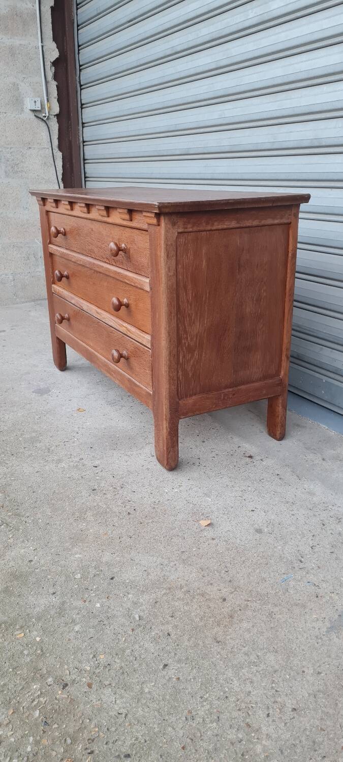 Oak chest of drawers