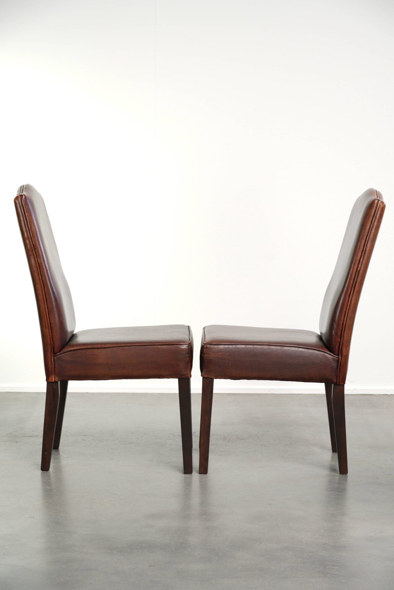Beautiful and comfortable set of 6 sheepskin dining chairs in English style