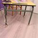 Ancien bureau d'écolier en formica jaune