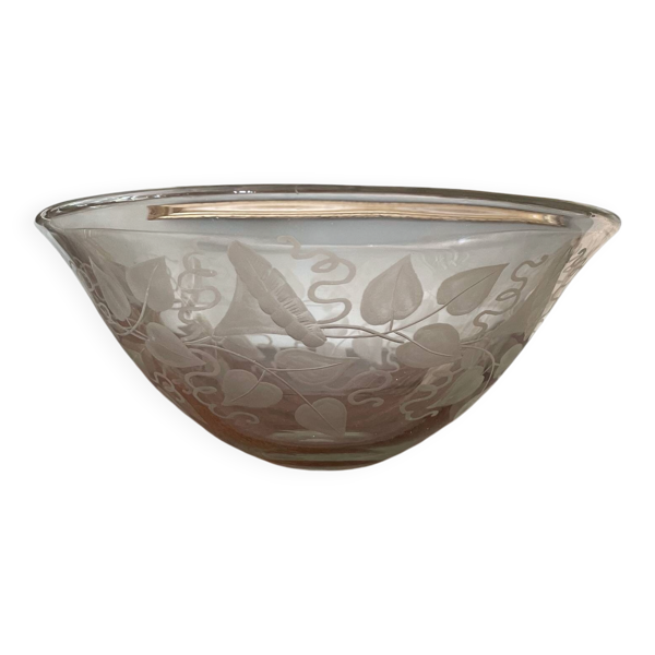 Coupe ancienne ou saladier en cristal gravé , motif floral signé'' Delvaux P