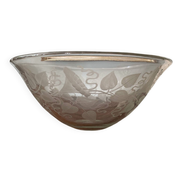 Antique bowl or salad bowl in engraved crystal, floral motif, signed "Delvaux P"