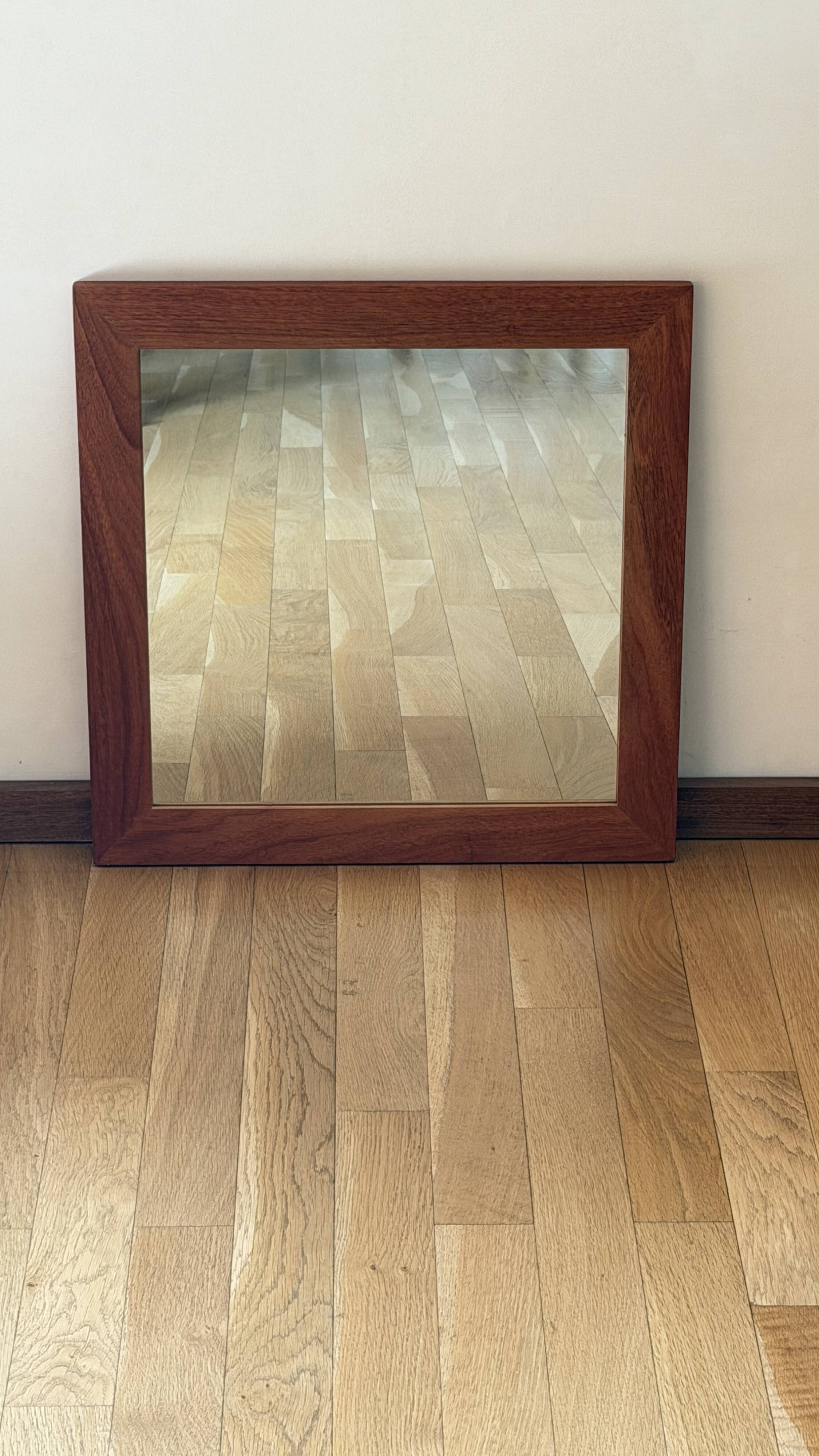 Miroir 50 x 50 cm. Cadre bois exotique