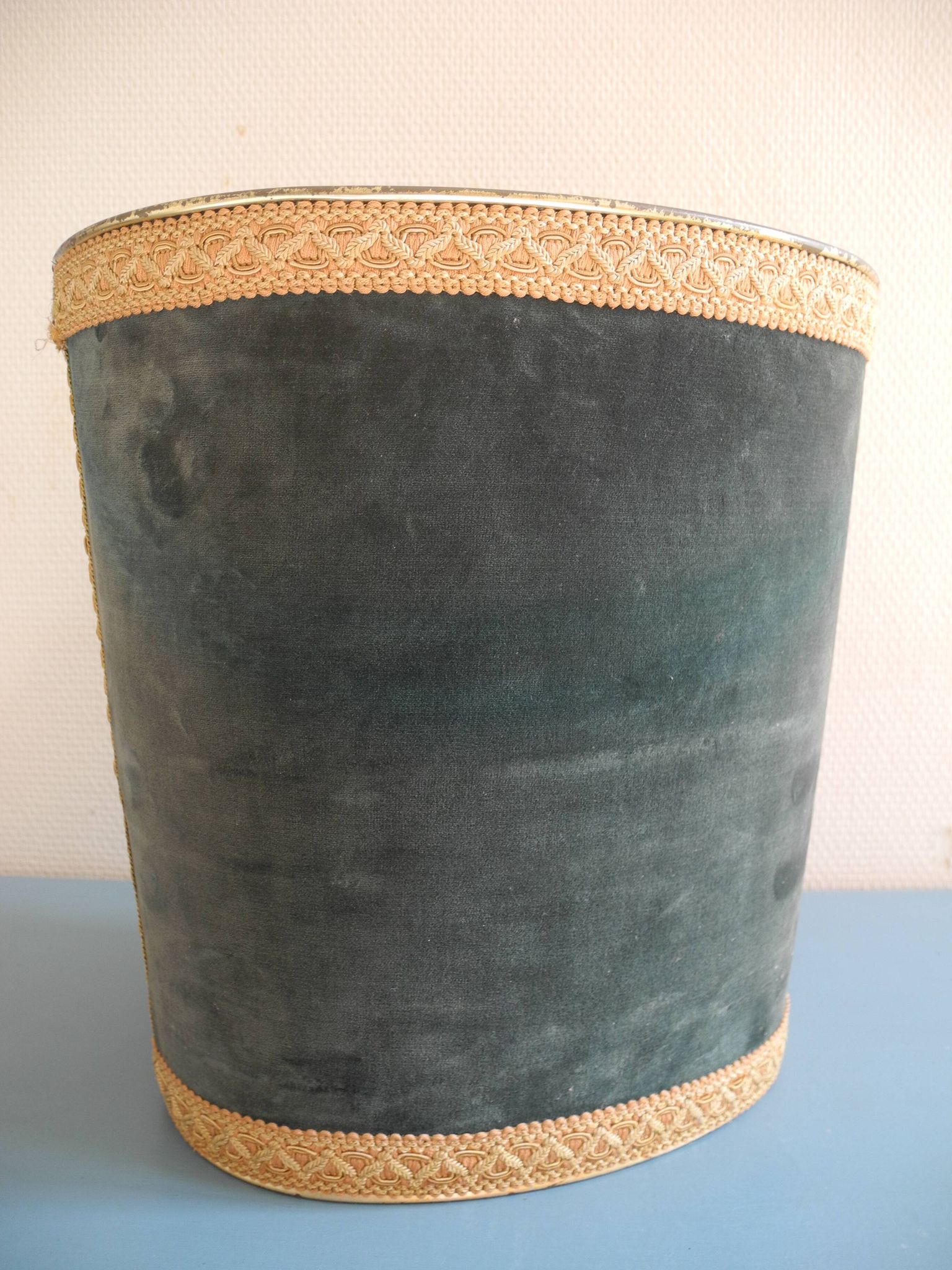 ancienne corbeille papier Massilly velours vintage waste paper basket