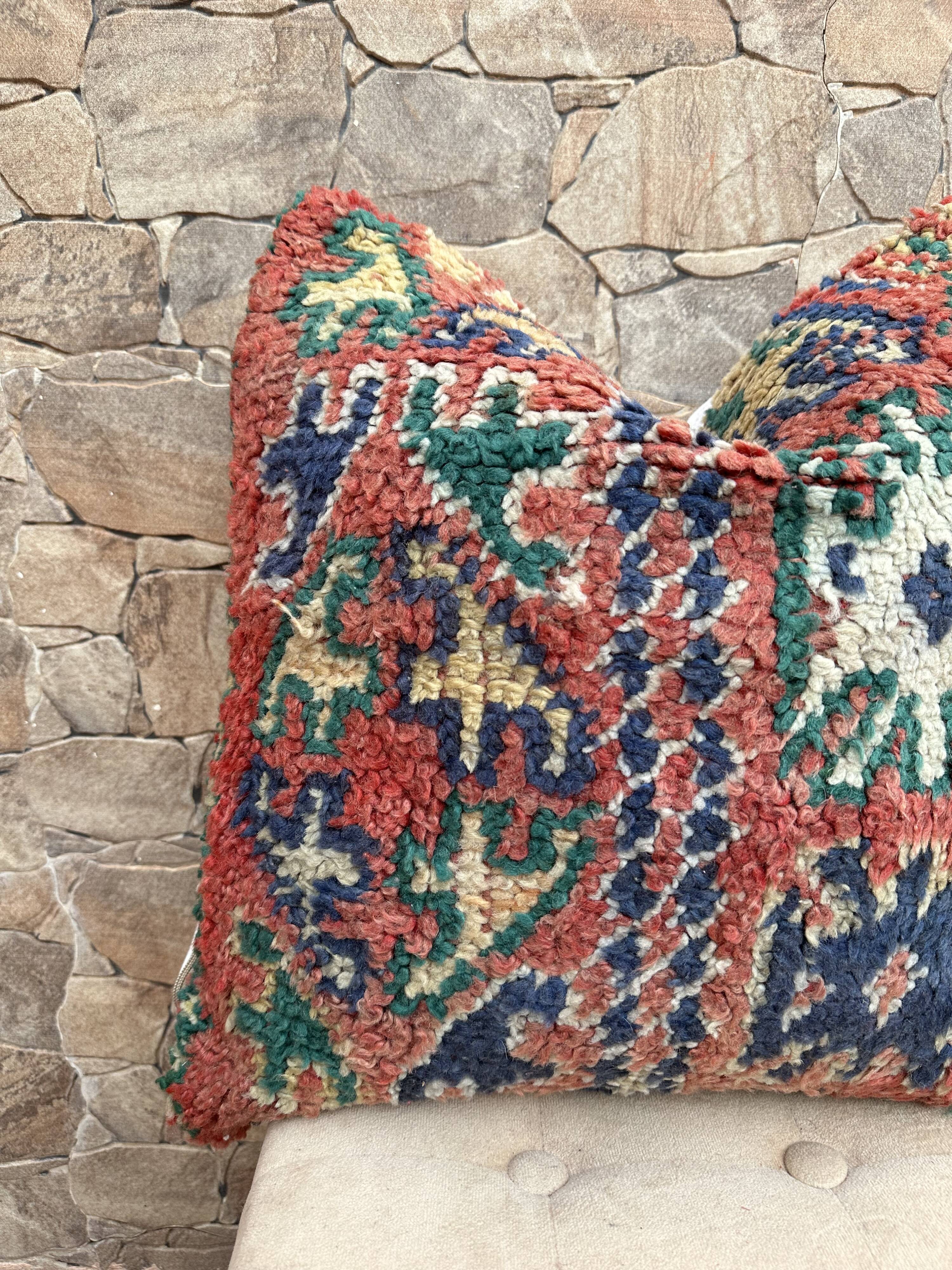 Vintage Berber cushion in purple wool handmade in Morocco