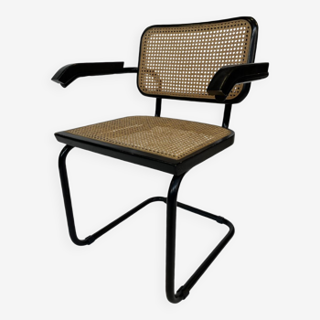 Chaise Cesca B64 avec accoudoirs by Marcel Breuer Design en noir