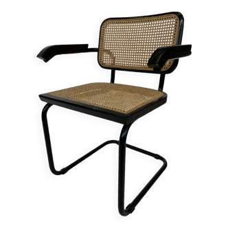 Chaise Cesca B64 avec accoudoirs by Marcel Breuer Design en noir