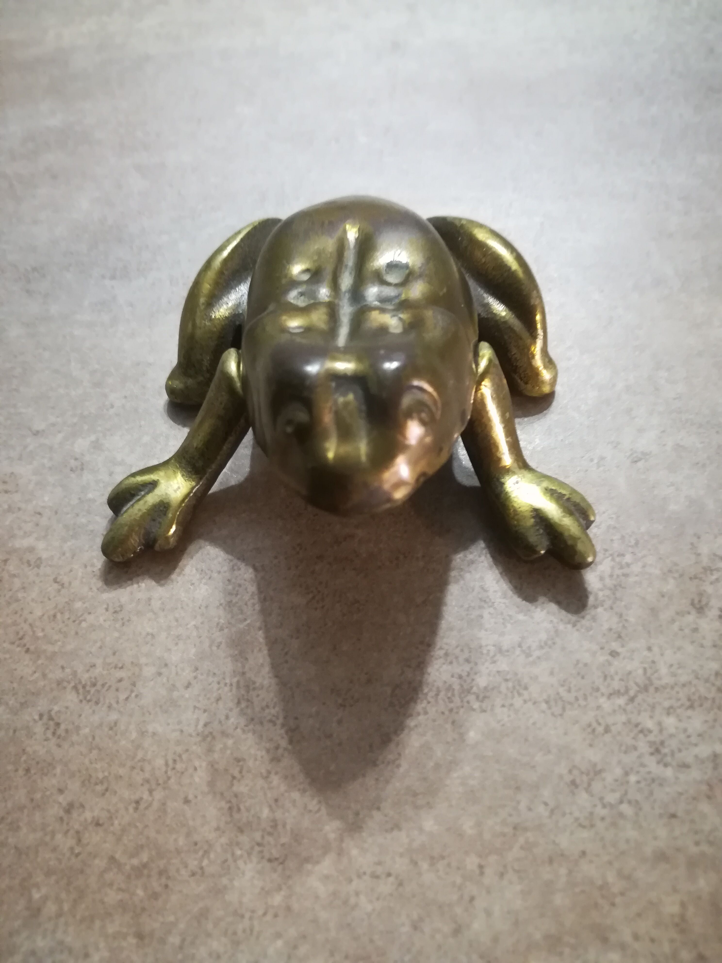 Brass frog