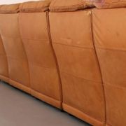 Superbe ensemble de canapés modulaires en cuir cognac des années 1970.