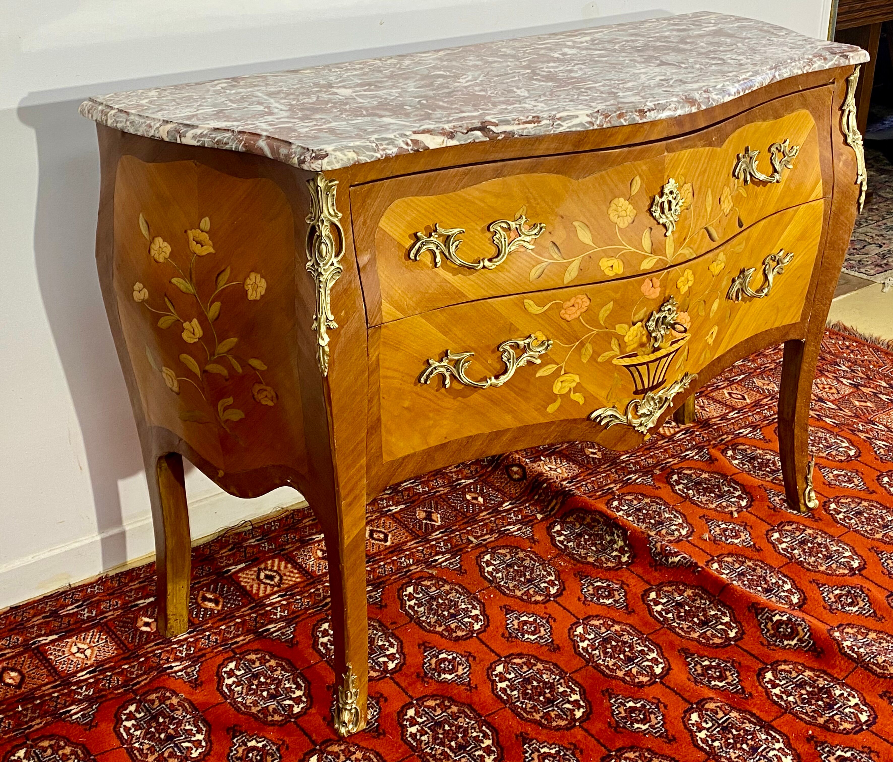 Chest of drawers Frying pan with floral decoration Louis XV style