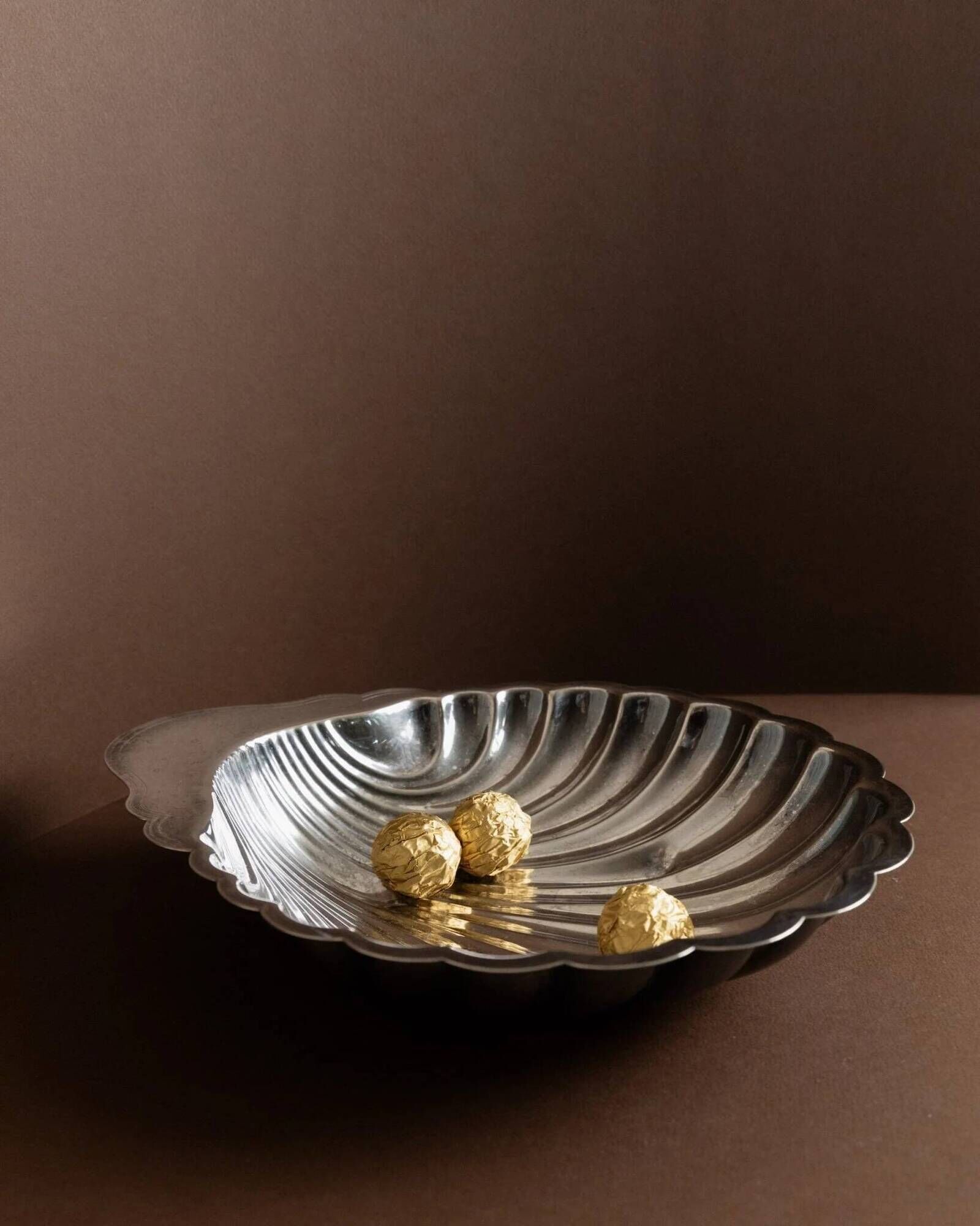 Silver-plated metal shell-shaped saladier from Italy, 1960s, vintage fruit and jewellery bowl