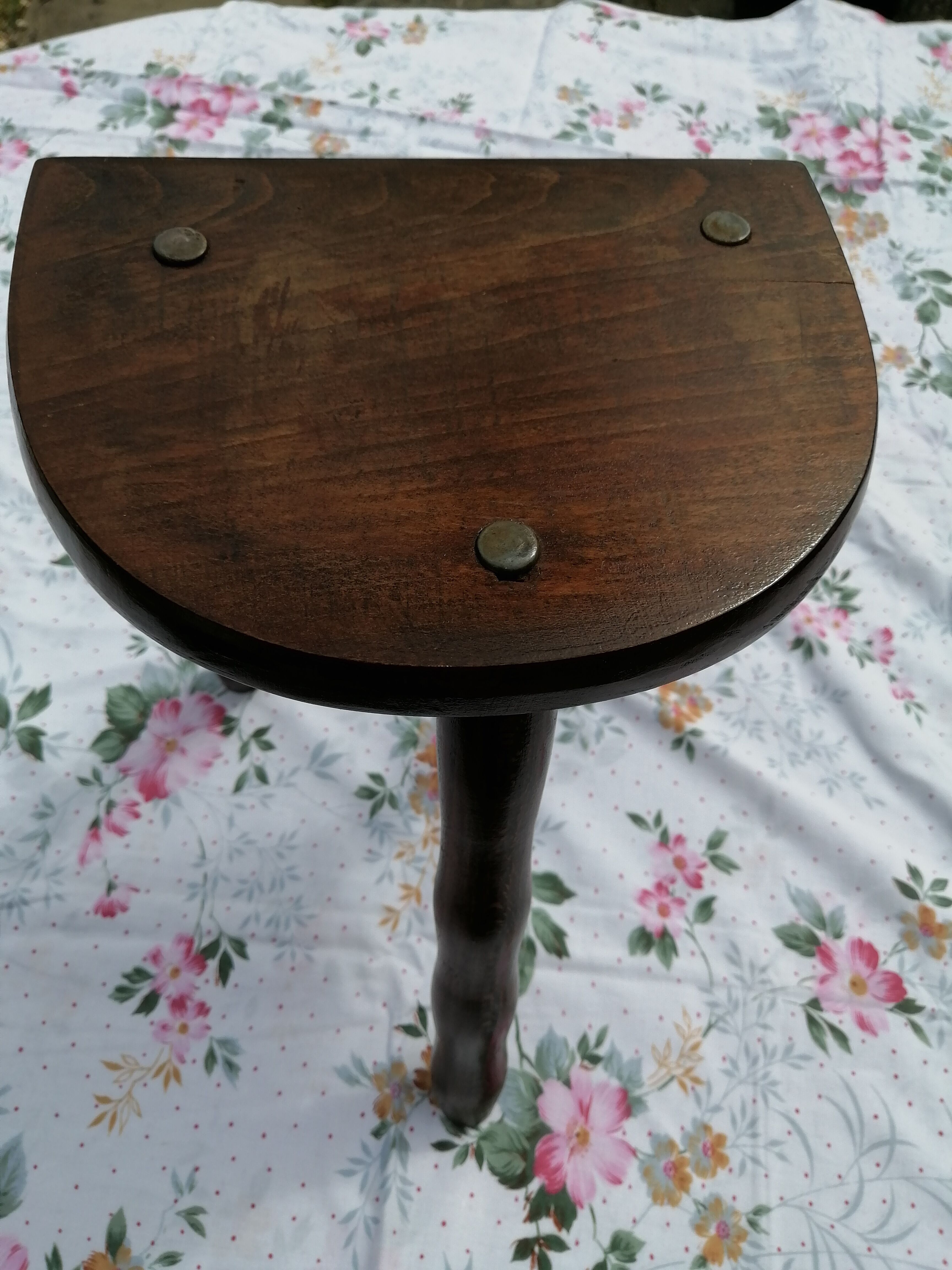 Tabouret demi lune