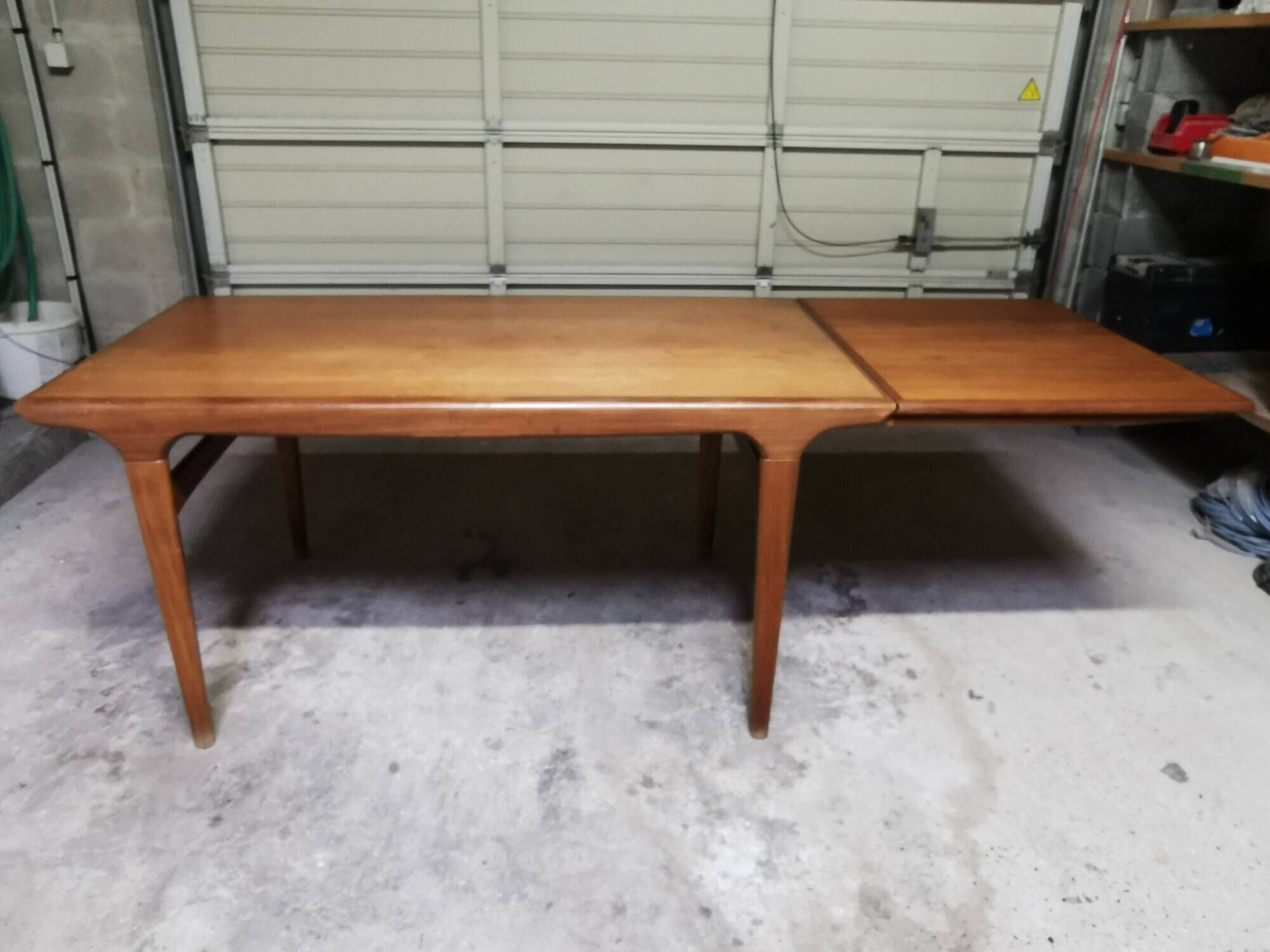Vintage Scandinavian design table in Teak asymmetric extension by Johannes Andersen 1960