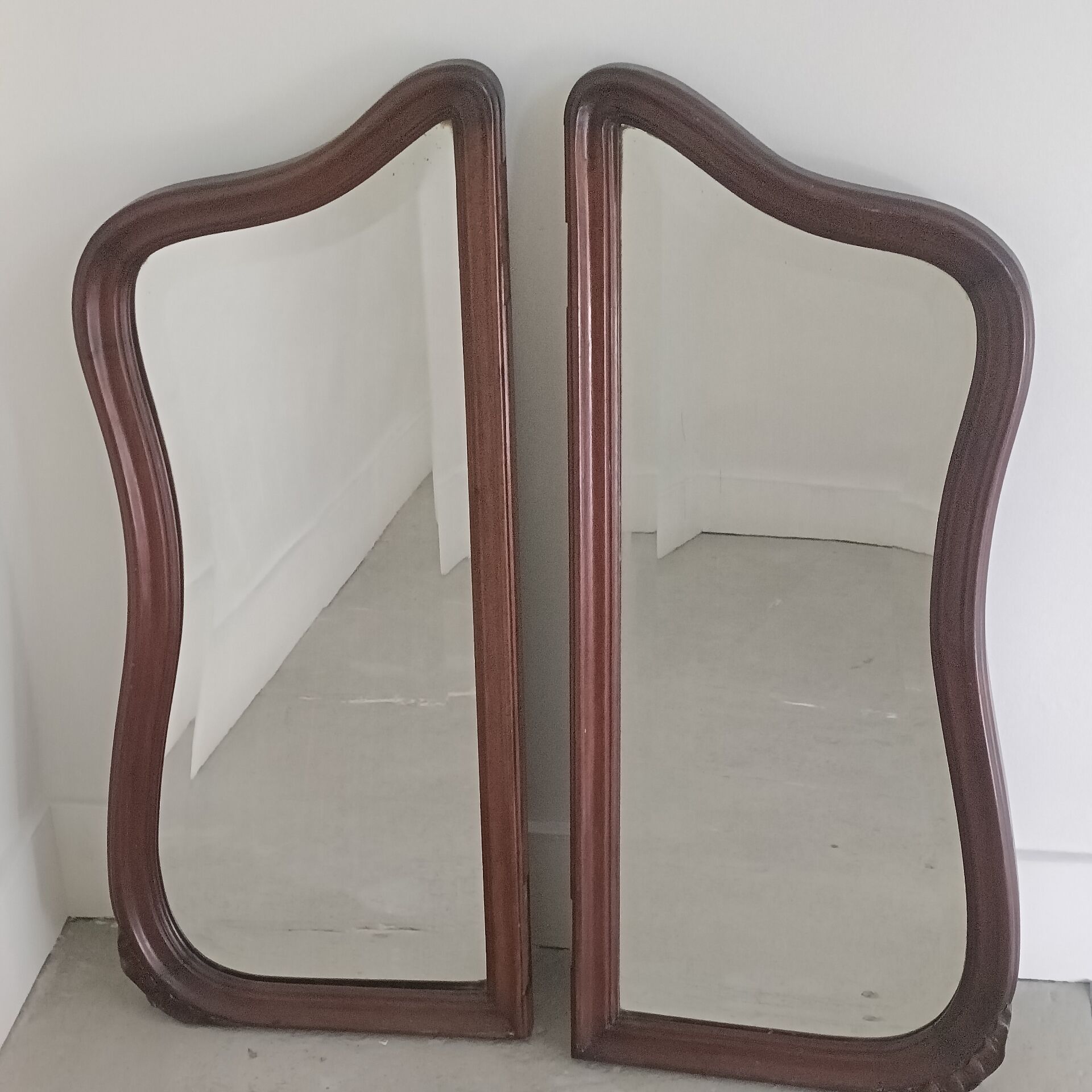 Bevelled mirror diptyque