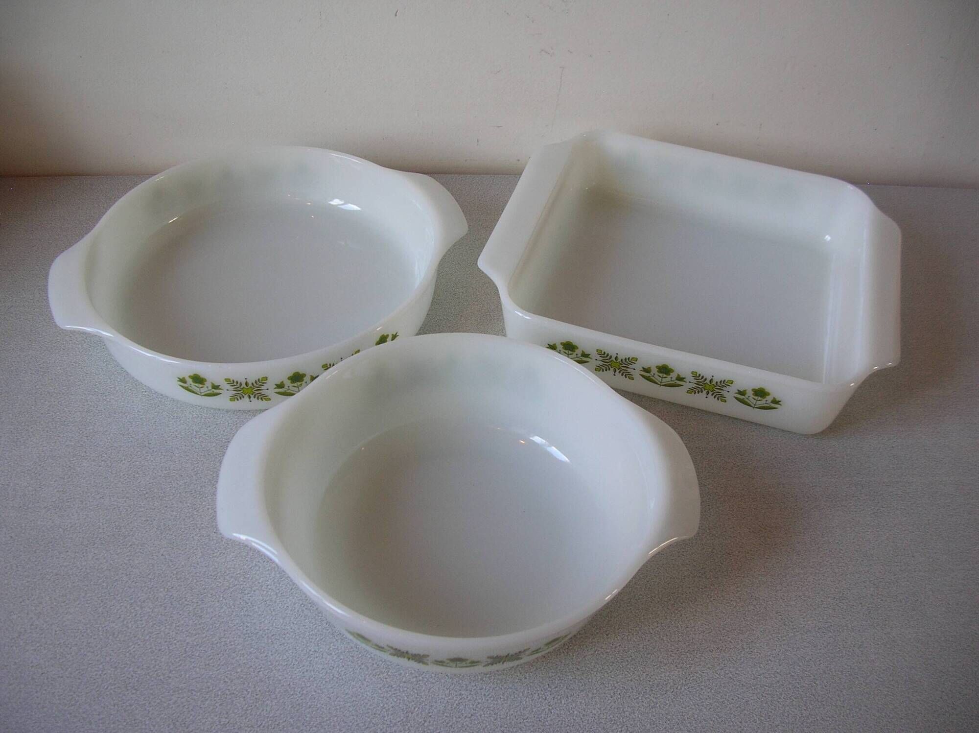 Set of 3 old Anchor Hocking USA dishes floral decor kitchen party table