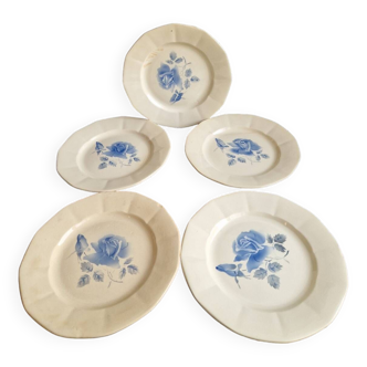 Ensemble de 5 assiettes plates Digoin Sarreguemines décors de roses bleues