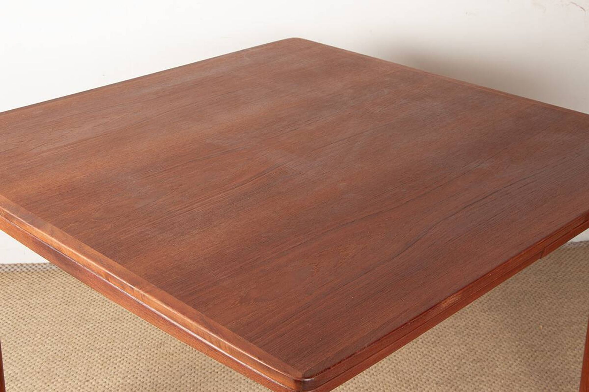 Table de repas Danoise carrée et extensible, teck, modèle 592, Arne Vodder.