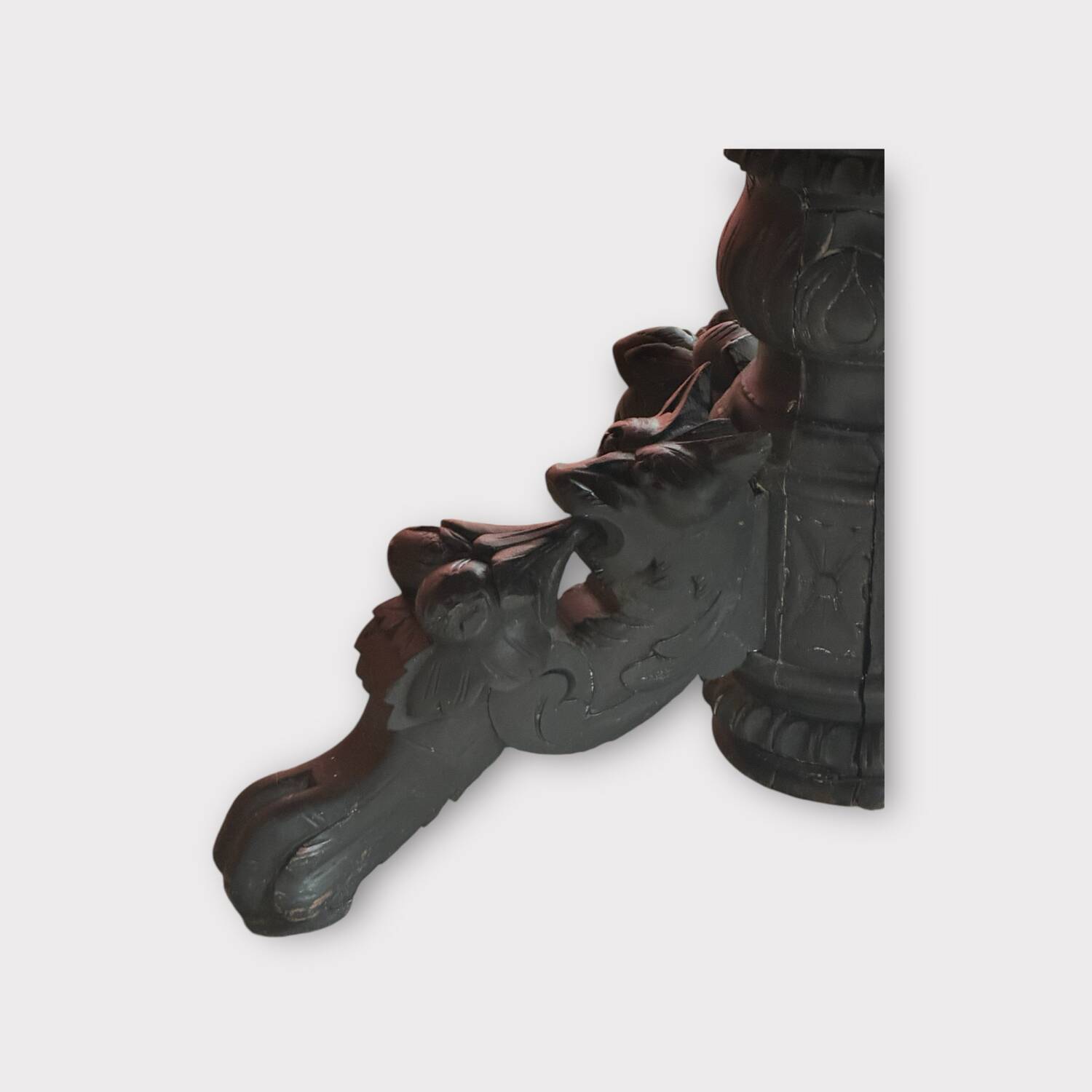 Table rondes pieds griffes de lion