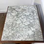 Meuble provincial en chêne, dessus de marbre, intérieur en céramique