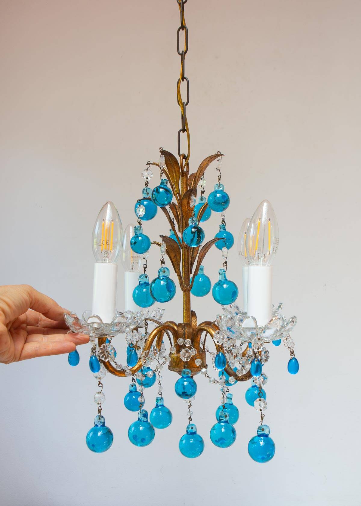 Lustre italien en metal doré avec des gouttes cristal Murano bleu turquoise
