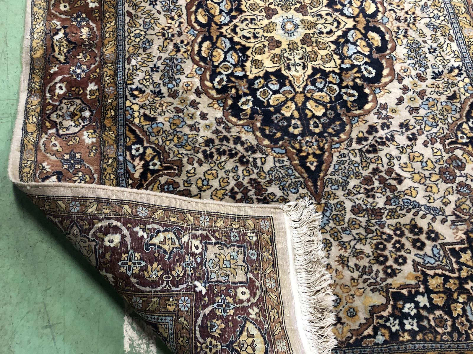 Handmade wool and silk carpet - 2m13 x 1m22