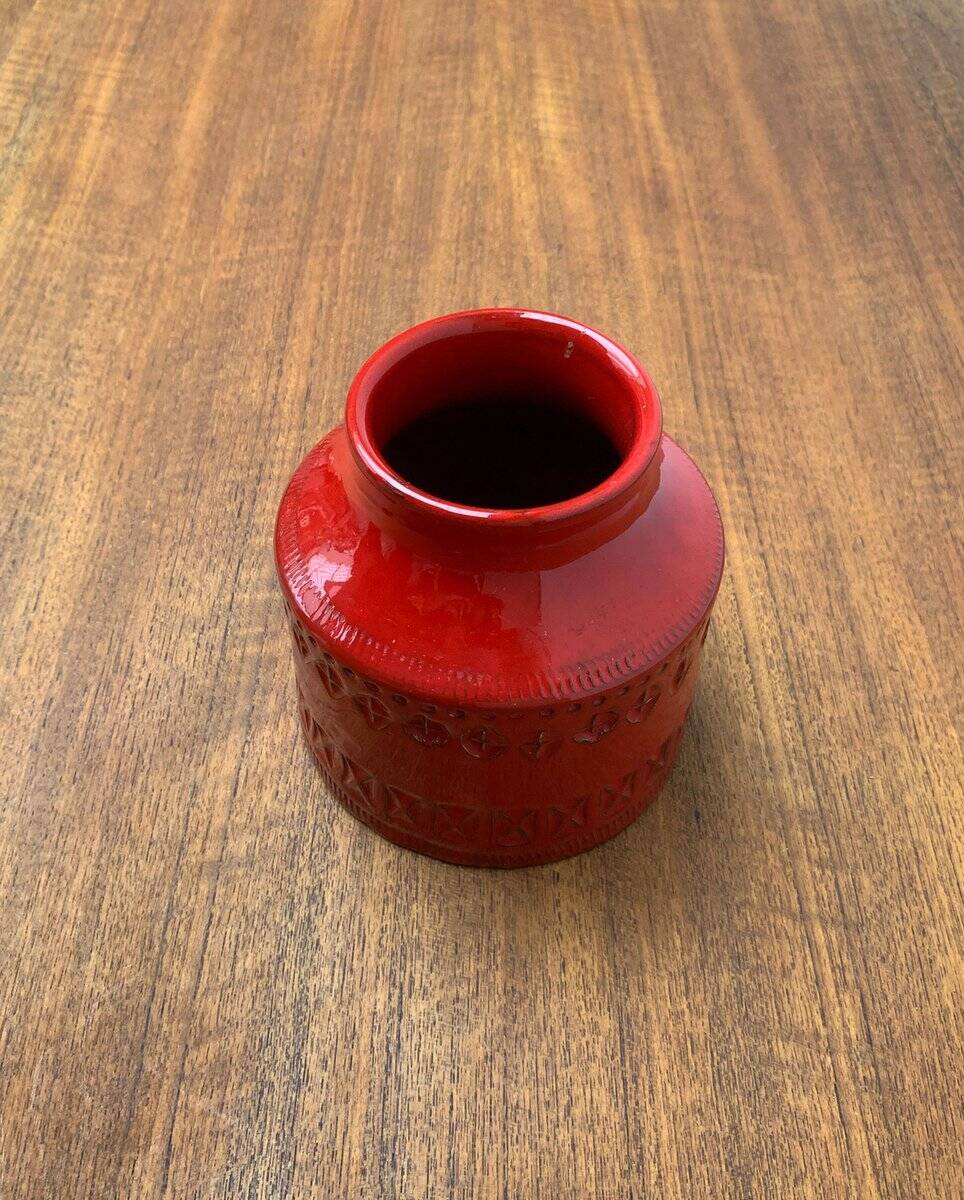 Italian red ceramic vase from the mid-century by Aldo Londi for Bitossi, 1960s.
