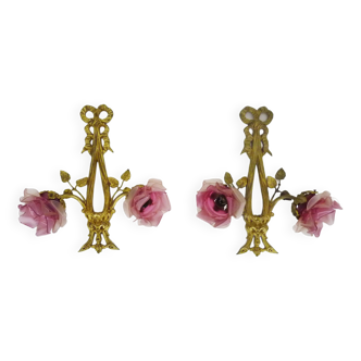 Pair of bronze wall sconces decorated with 2-armed knots with purple tulips Signed DP. 1940s
