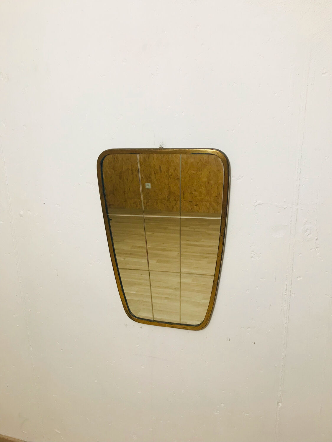 Asymmetrical mirror from the 60s