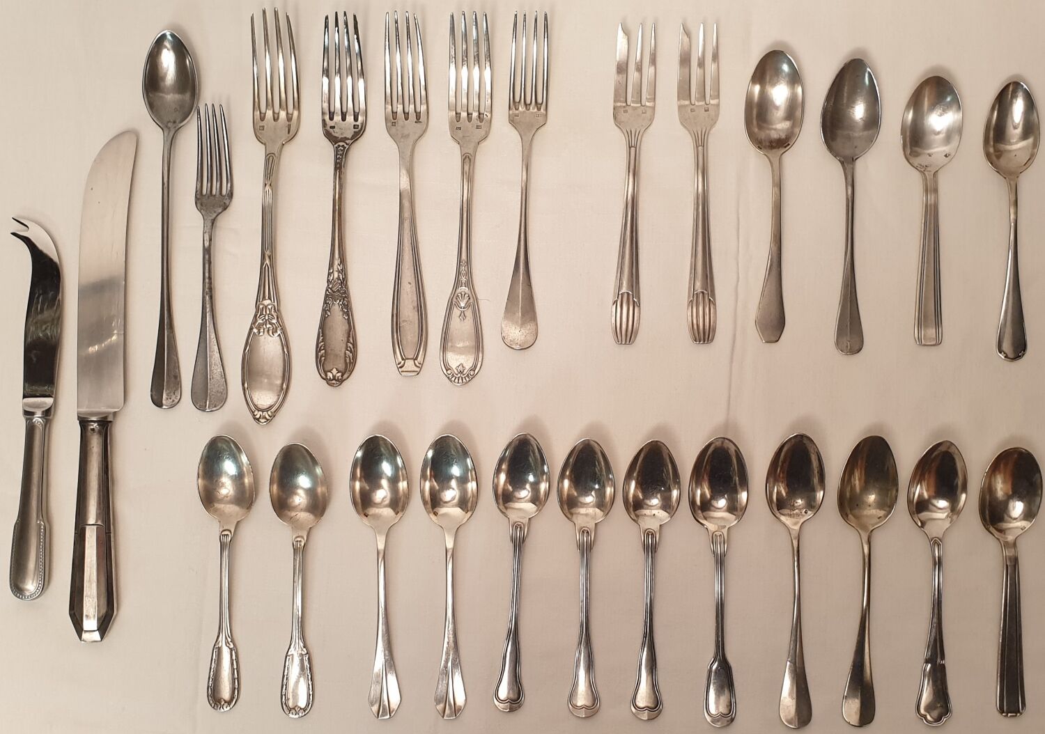 Set of mismatched silvered metal cutlery