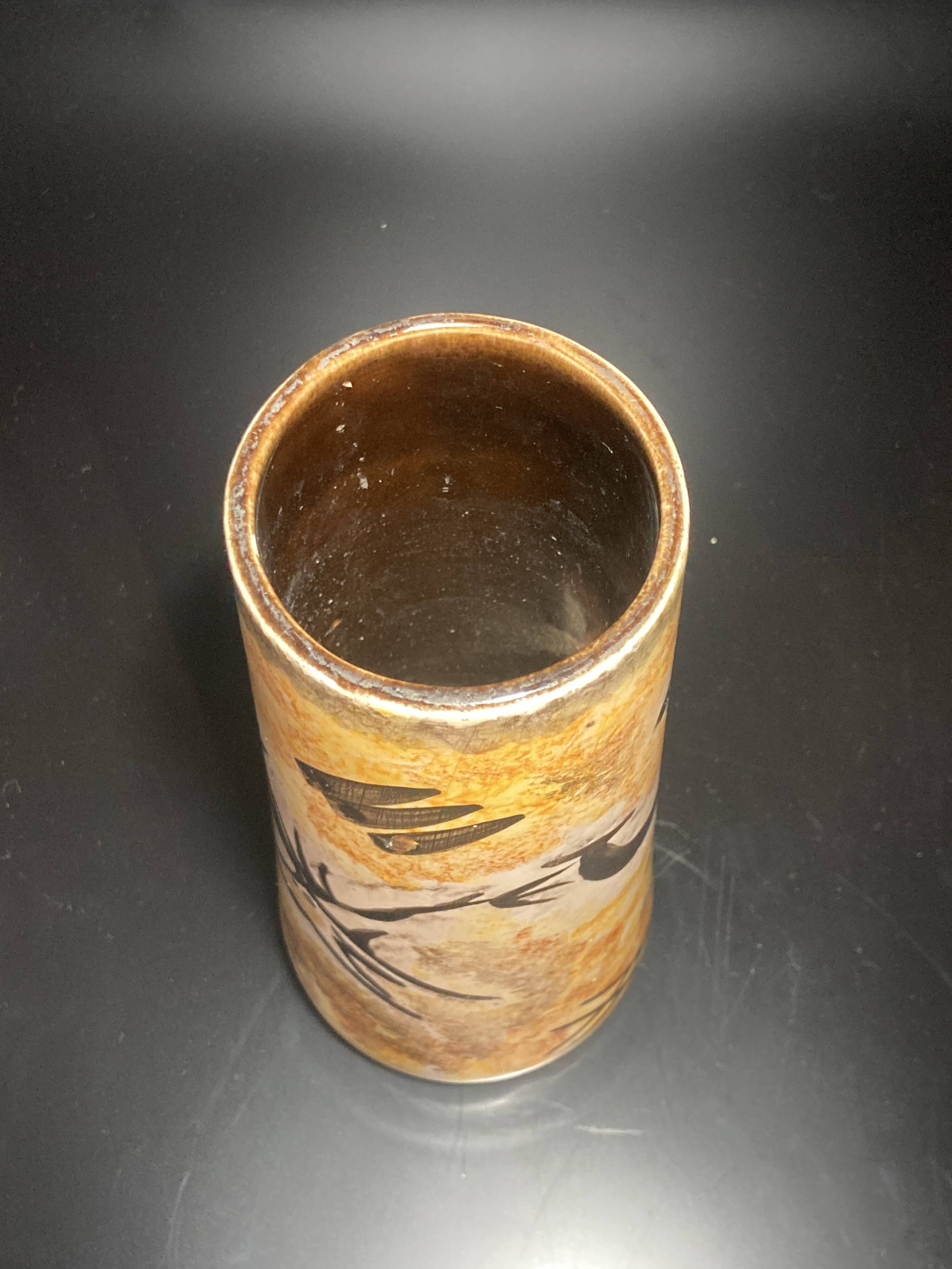 Ceramic vase annotated "lebabel jablat"