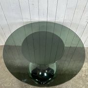 Table pied tulipe plateau verre fumé attribué à Gastone Rinaldi