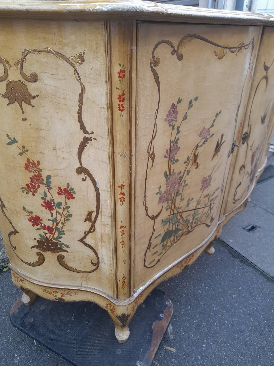 Venetian style lacquered 3-door sideboard