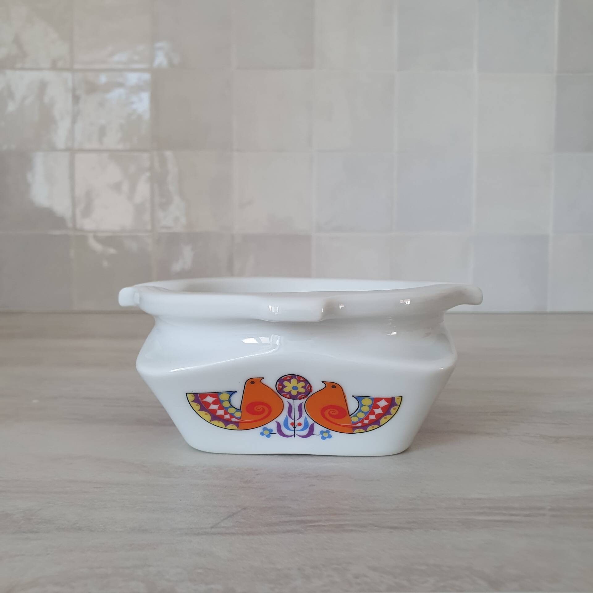 Ceramic ashtray with bird design