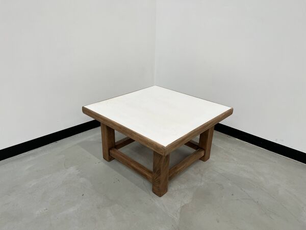 Table basse carrée moderniste en chêne