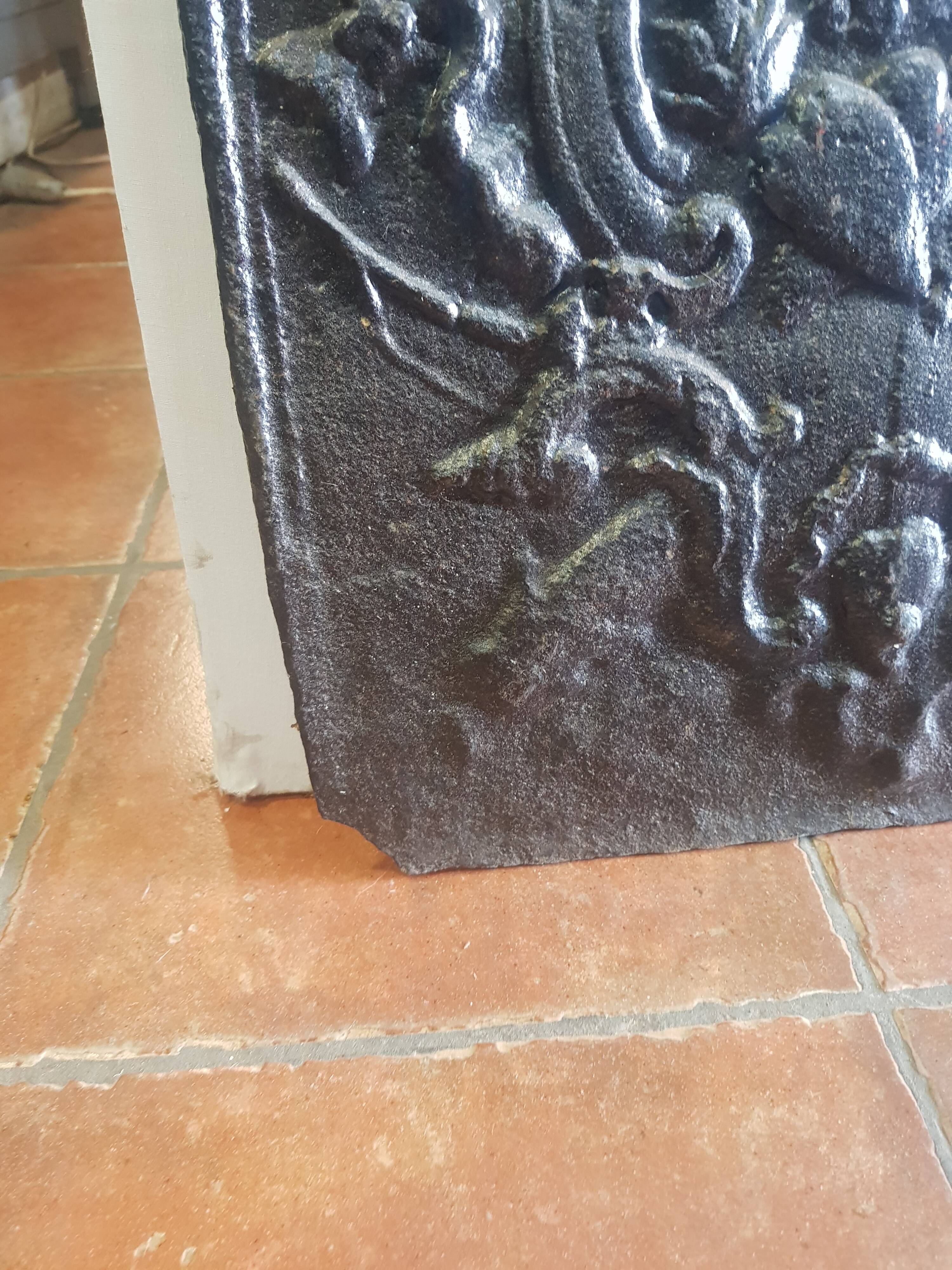 Plaque de cheminée ancienne en fonte