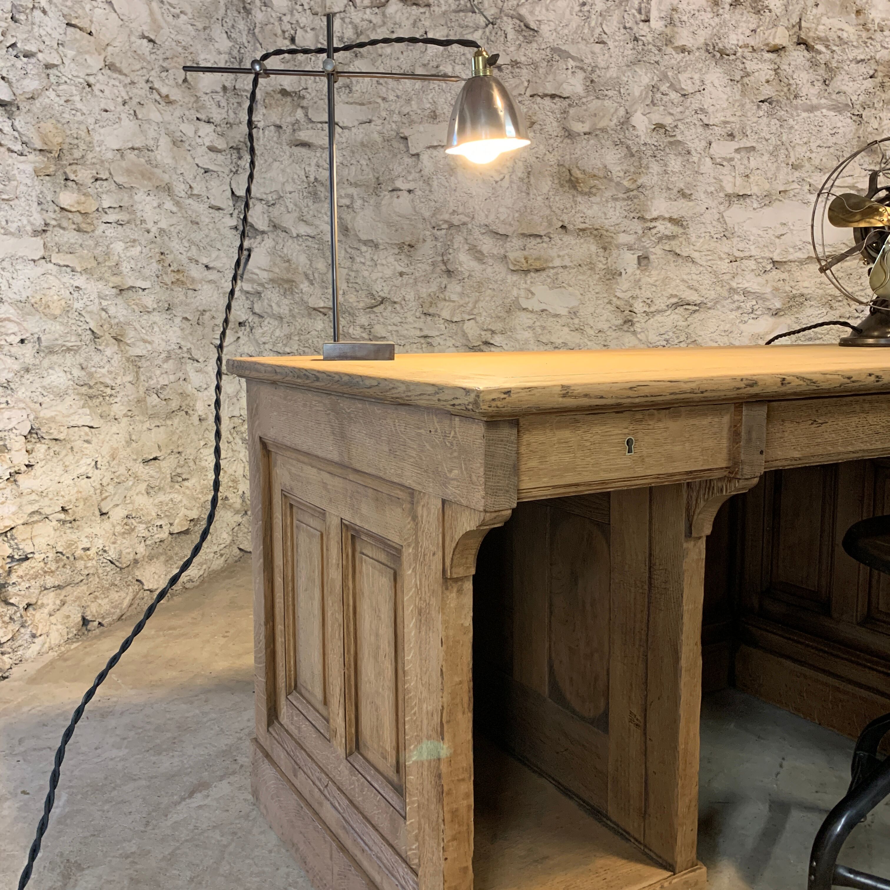 Former oak desk of the BNF