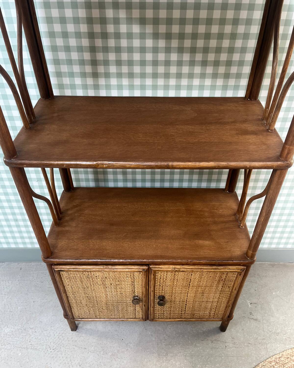 Rattan shelf on legs (refurbished)