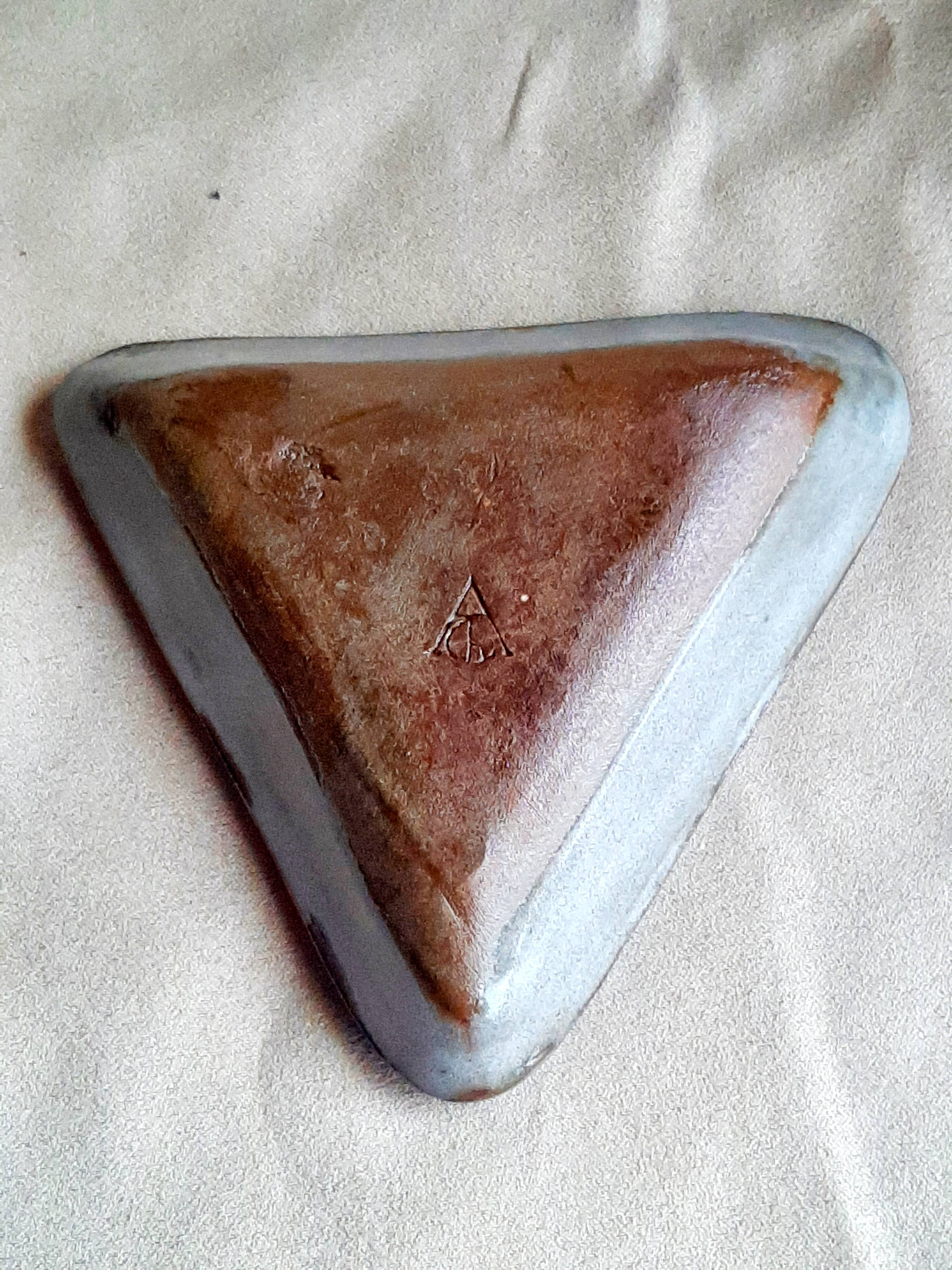 Cendrier en grès signé Chantal et Thierry Robert