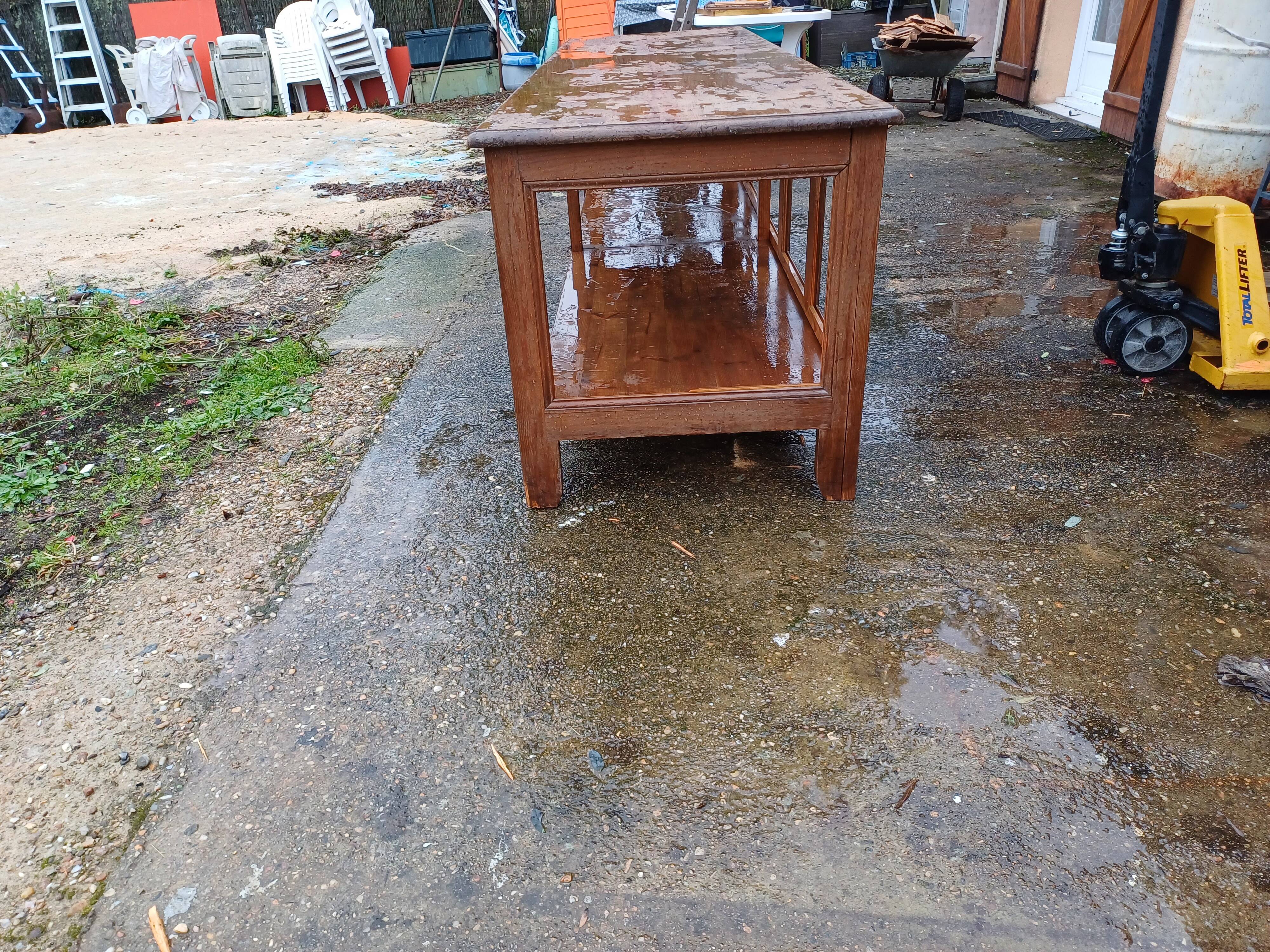 Table de drapier en pin , 2 tiroirs .