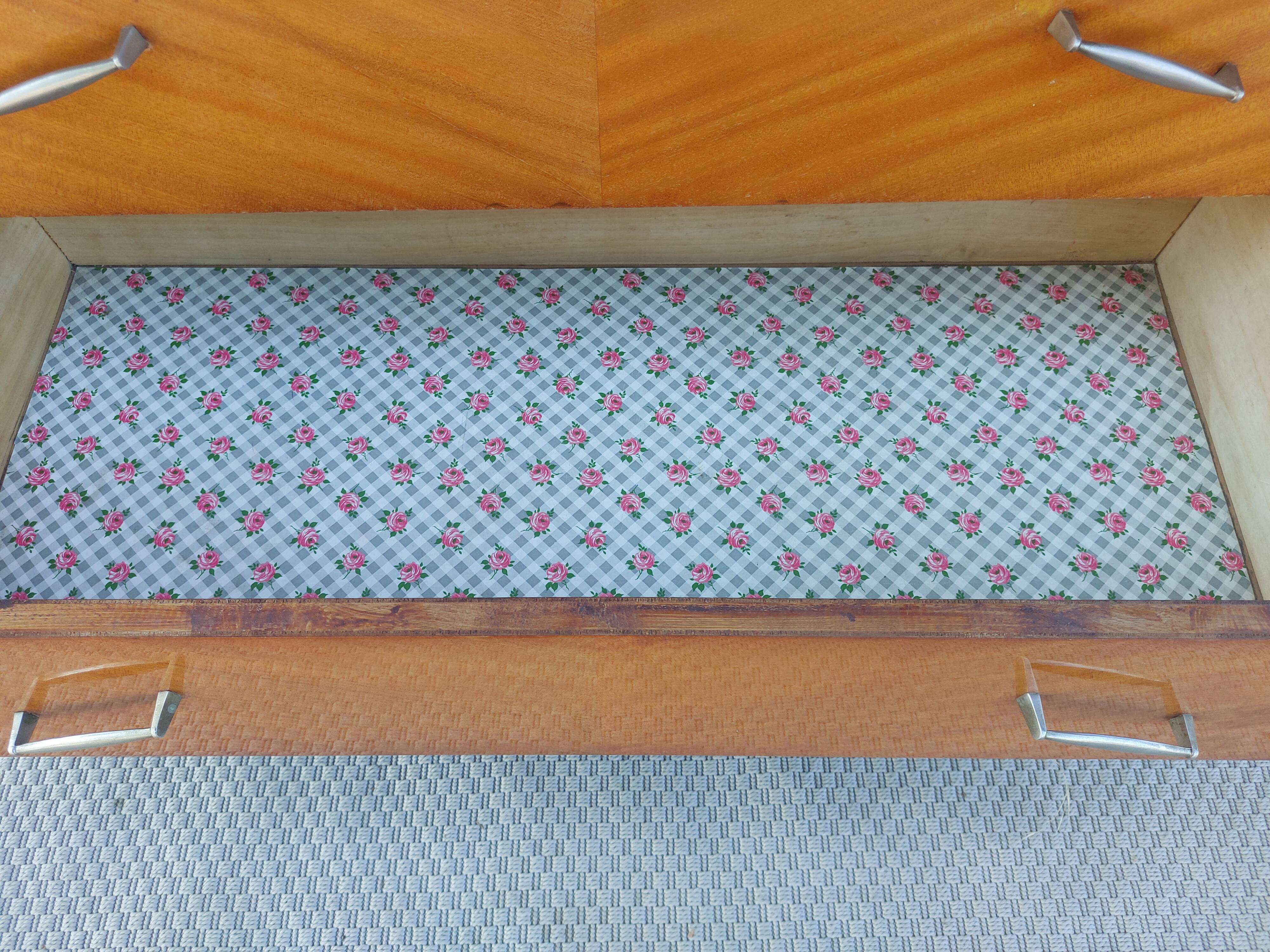 commode aux pieds compas, effet miroir, vintage