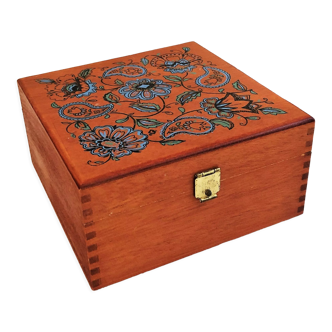 Wooden box