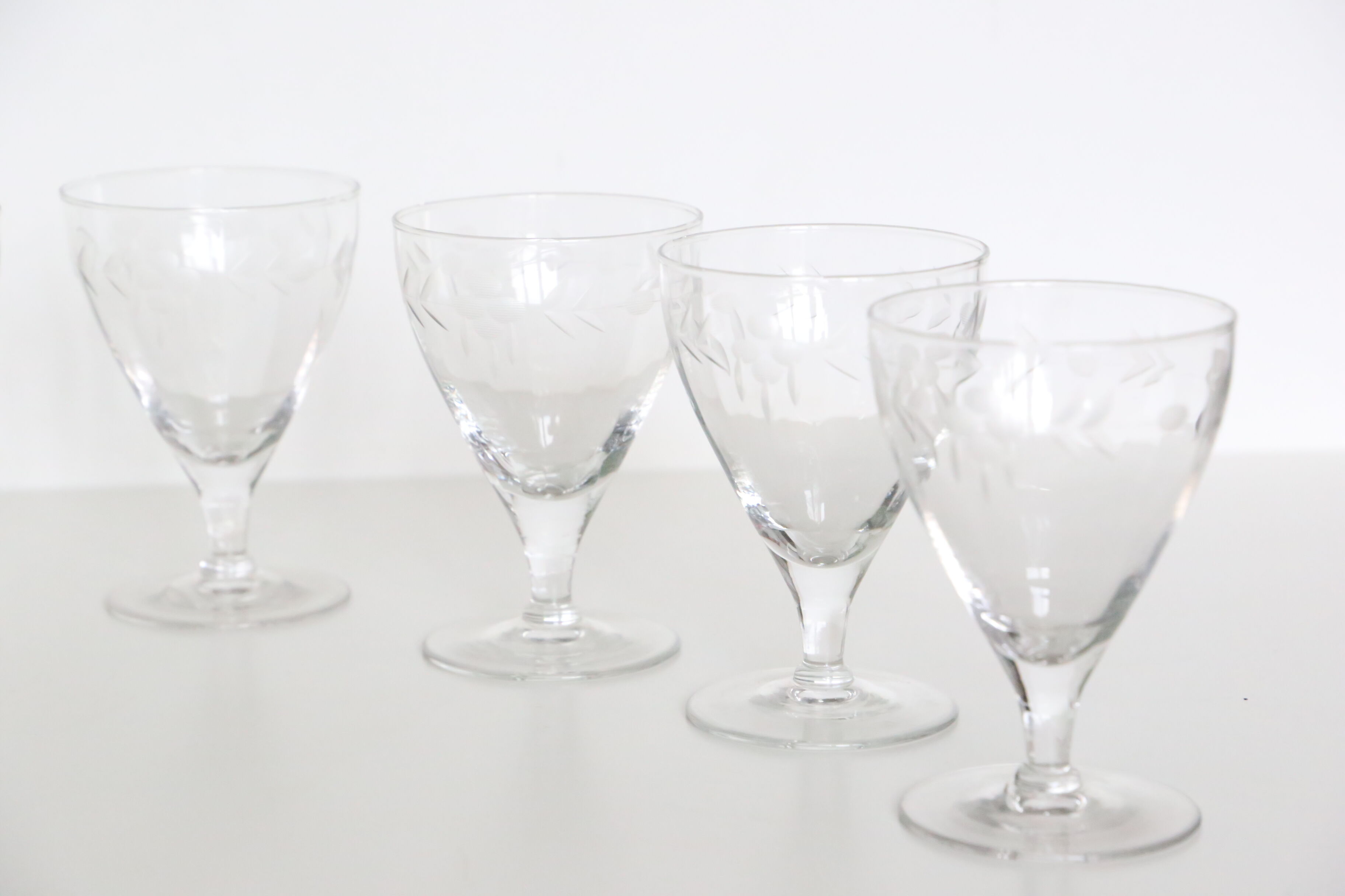 Set of 6 chiselled glass wine glasses, 1930