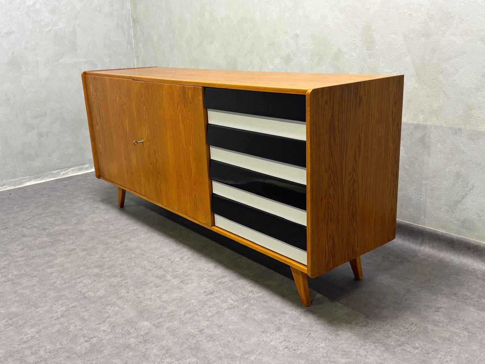Buffet U-460 vintage par Jiri Jiroutek pour Interier Praha