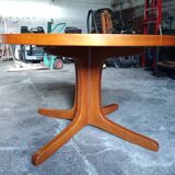 Scandinavian extending table