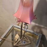 Wrought iron lamp from 1920 to 30, with gold patina with pretty pink tulip 39x16