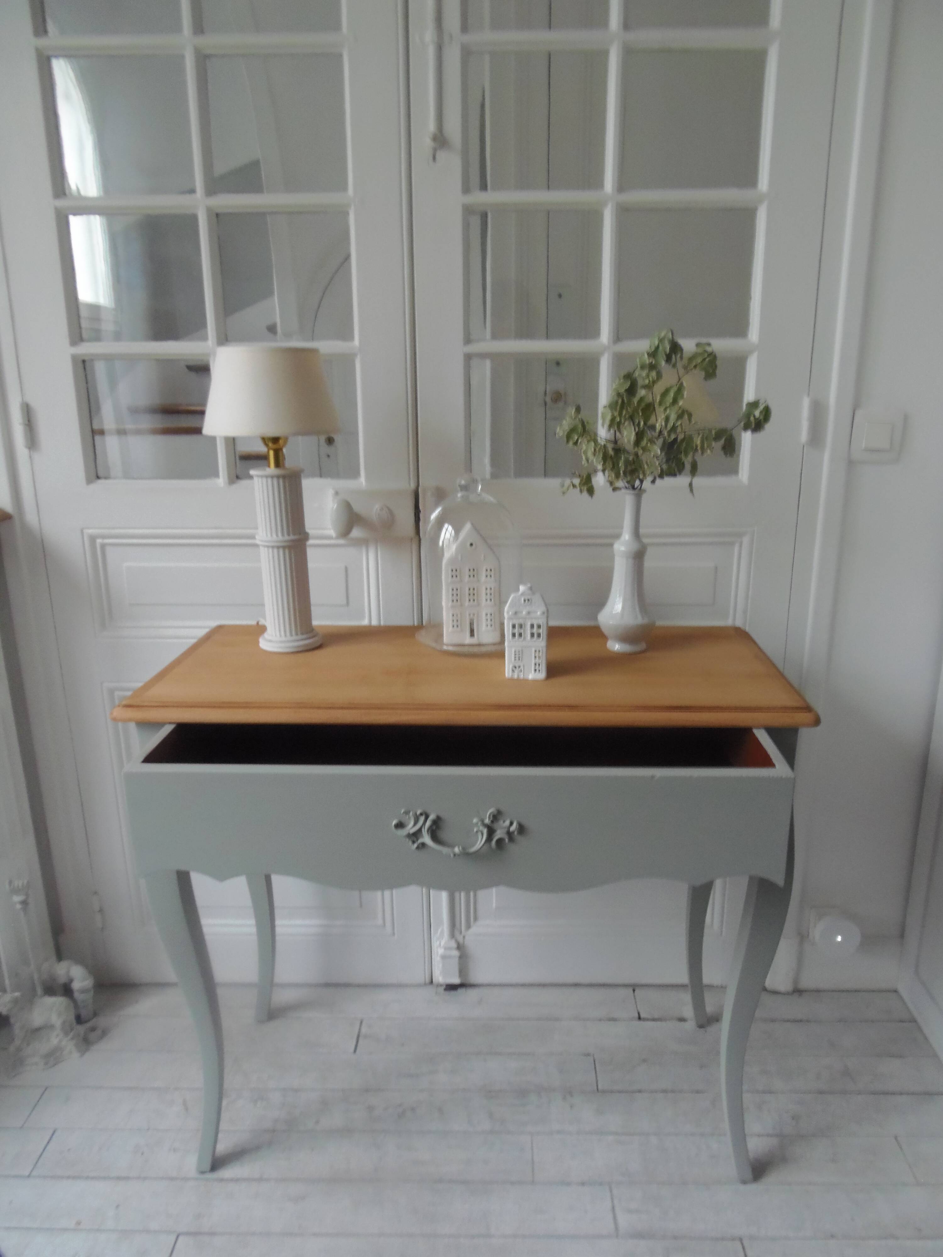 Console, side desk of beautiful craftsmanship re-enchanted in verdigris