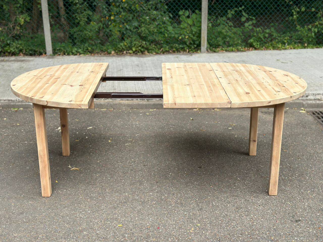 Table de repas ronde, ovale extensible scandinave en sapin poncé