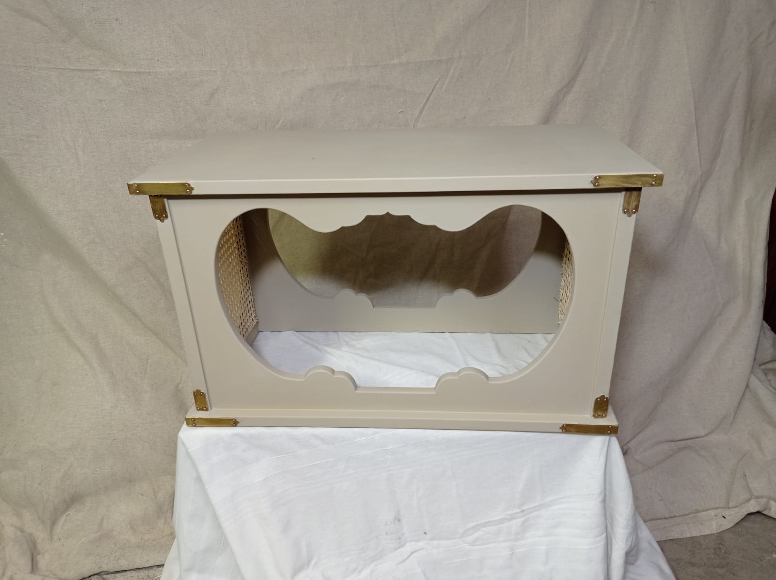 Canning coffee table