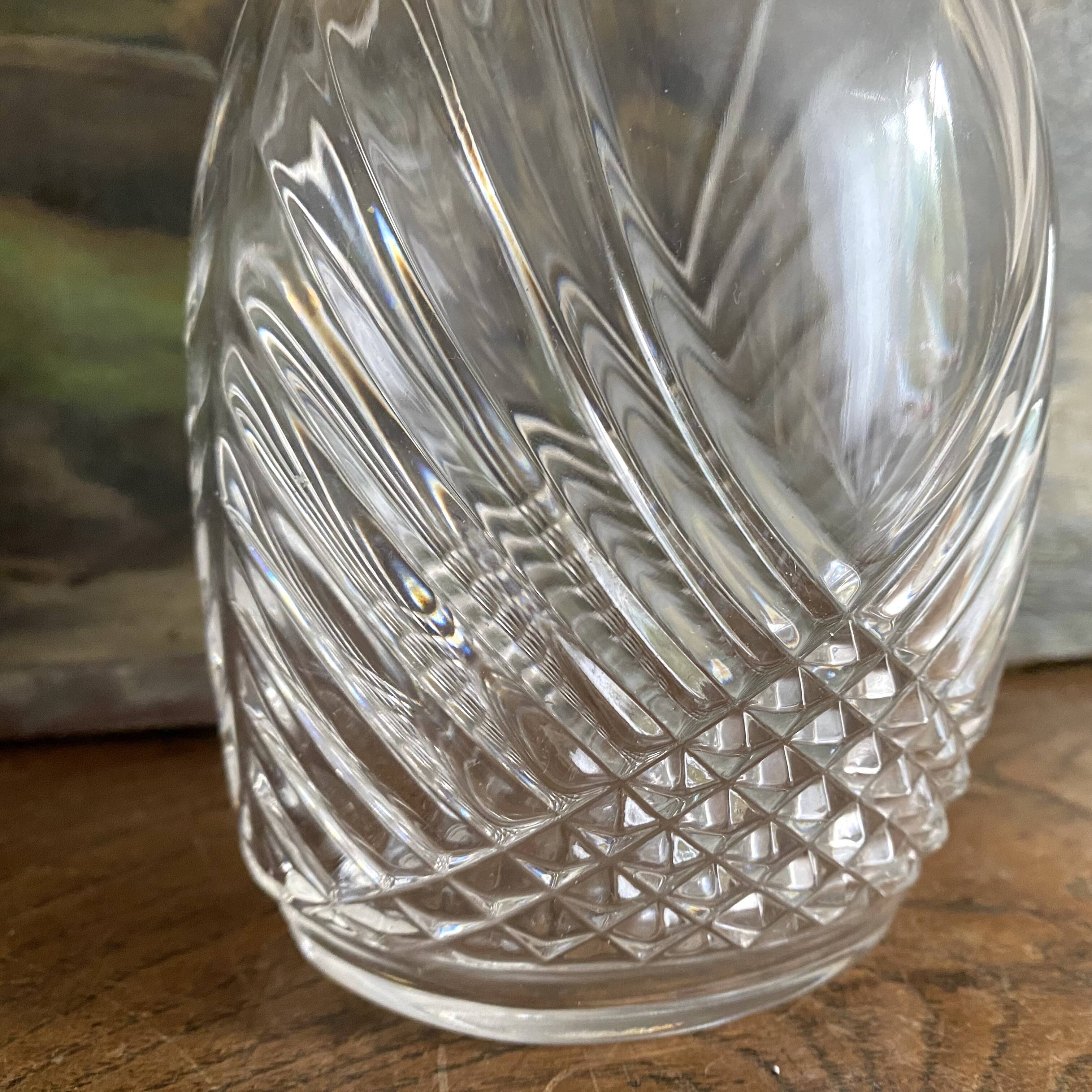 Vintage carafe with fan stopper