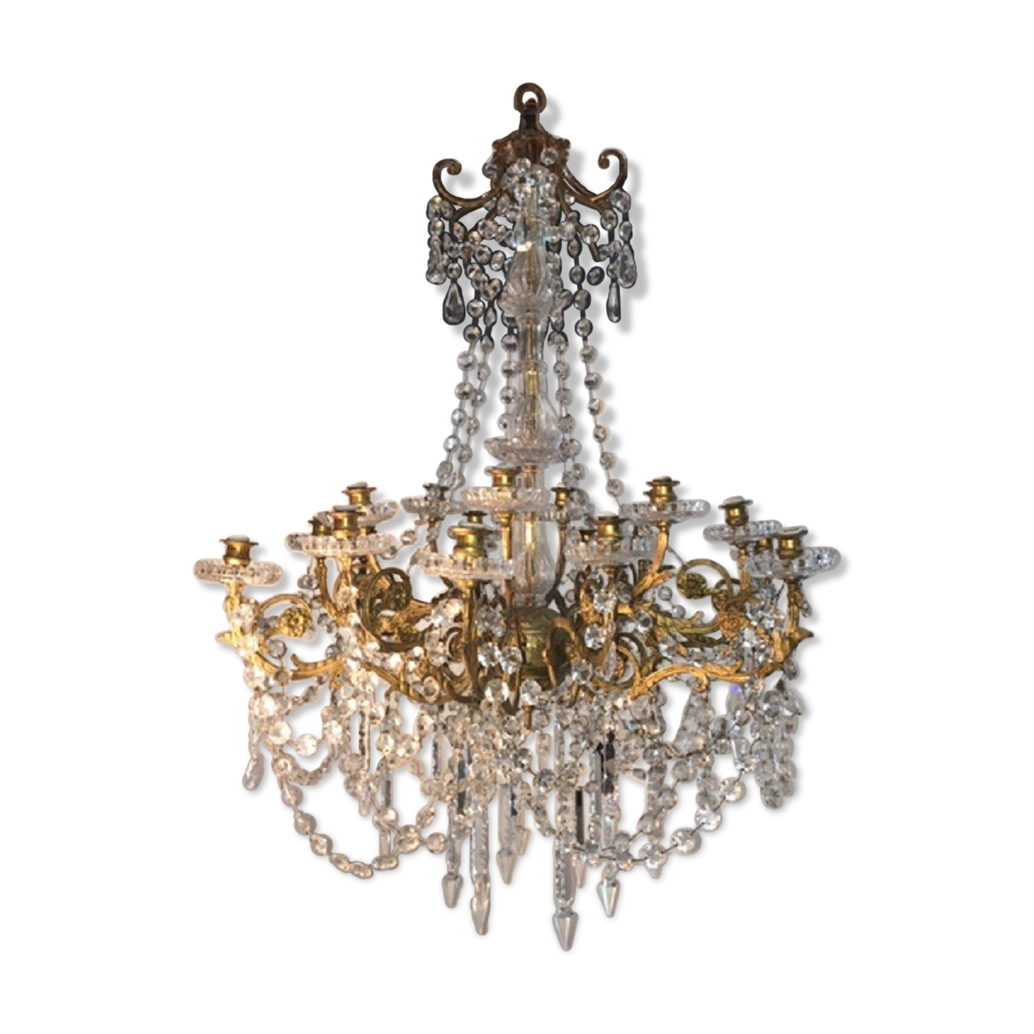 Lustre bronze ancien a pampilles cristal et verre 12 bras 18 lampes